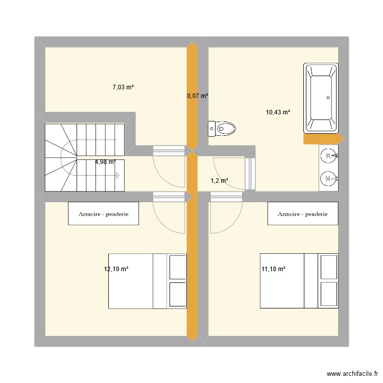 Combles. Plan de 7 pièces et 47 m2