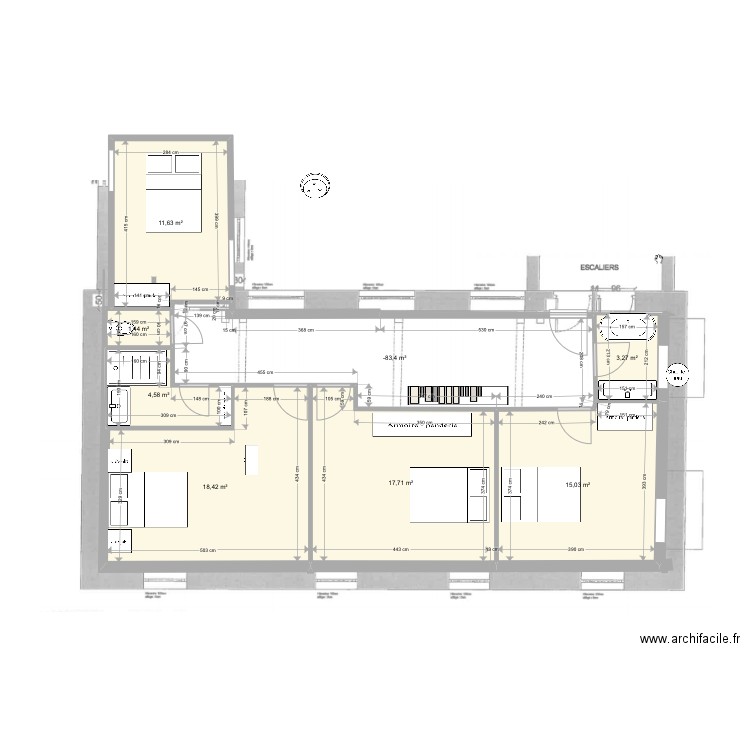 comble. Plan de 8 pièces et 93 m2