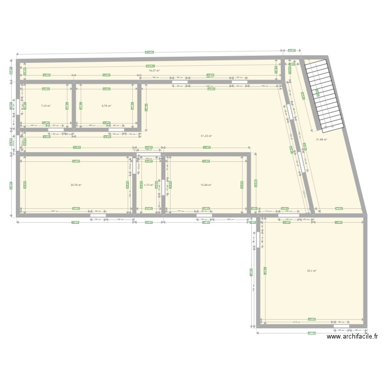 KUMBA. Plan de 9 pièces et 182 m2