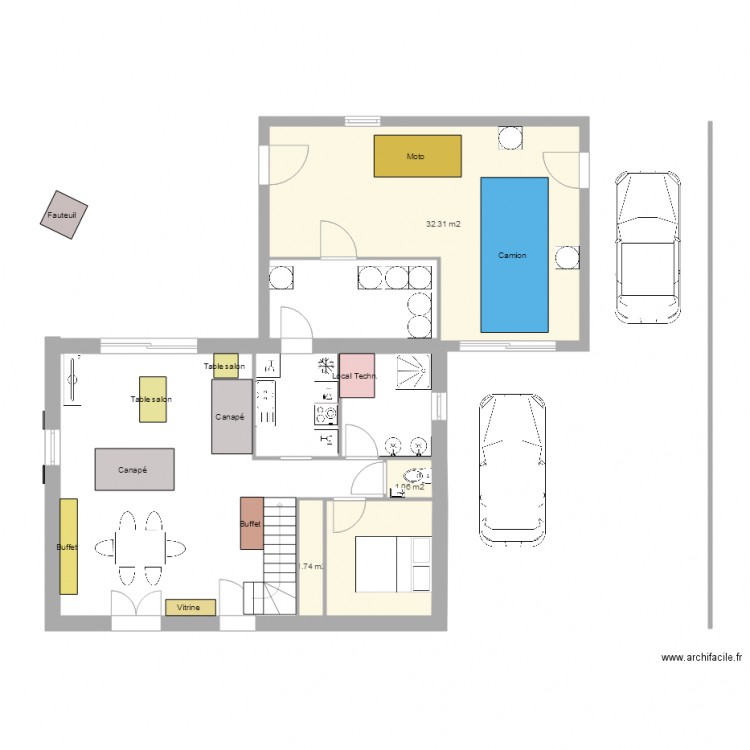 Saché 1 cuisine fermée et sdb réduite. Plan de 0 pièce et 0 m2