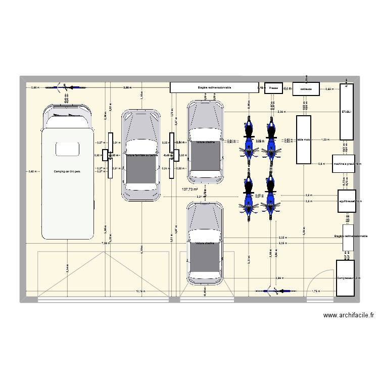 garage 120 m2. Plan de 1 pièce et 138 m2