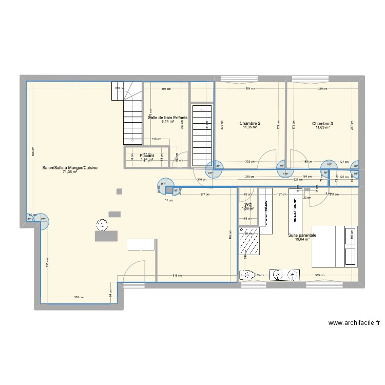 Maison. Plan de 7 pièces et 132 m2