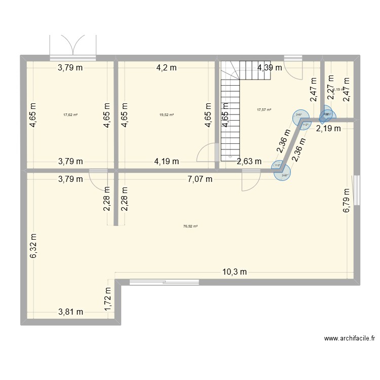 Maison. Plan de 5 pièces et 135 m2