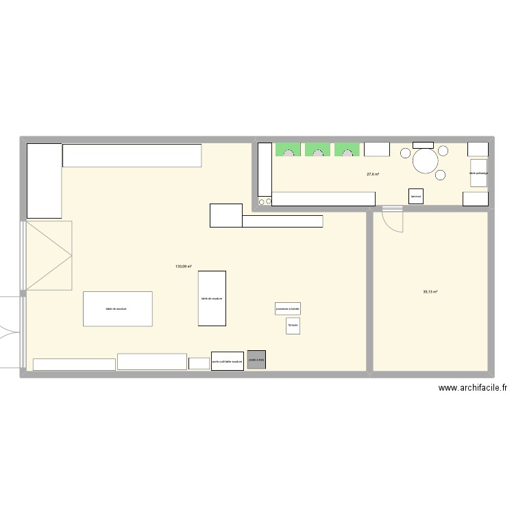 atelier. Plan de 3 pièces et 196 m2