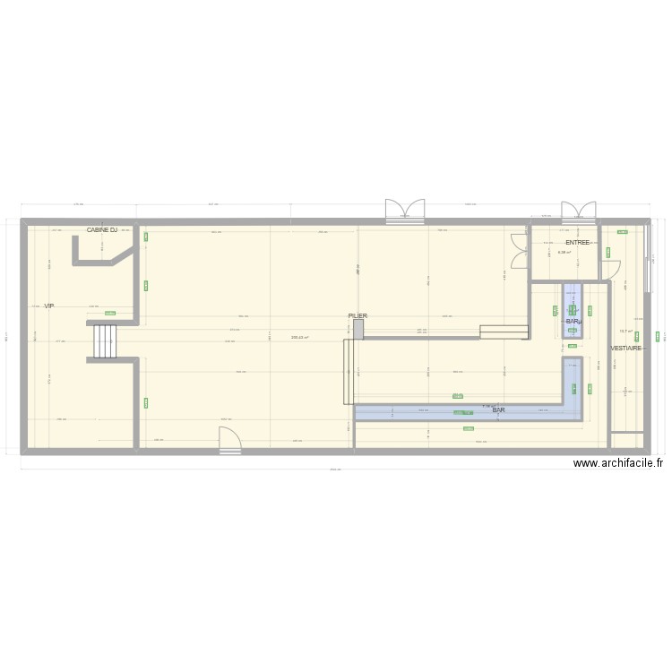 QGFAMOUSCLUB3. Plan de 5 pièces et 229 m2