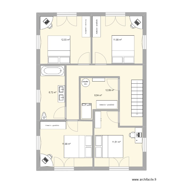 Haut maison. Plan de 7 pièces et 73 m2