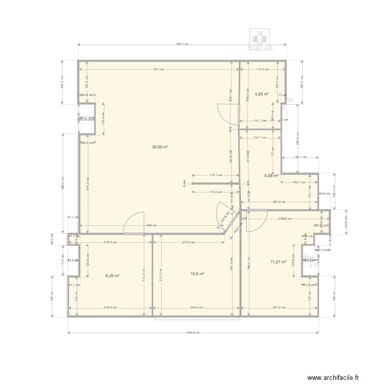 ANA. Plan de 6 pièces et 81 m2