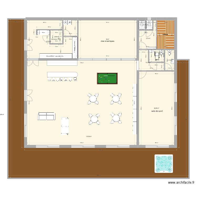 Les angles V3pmr. Plan de 42 pièces et 1000 m2