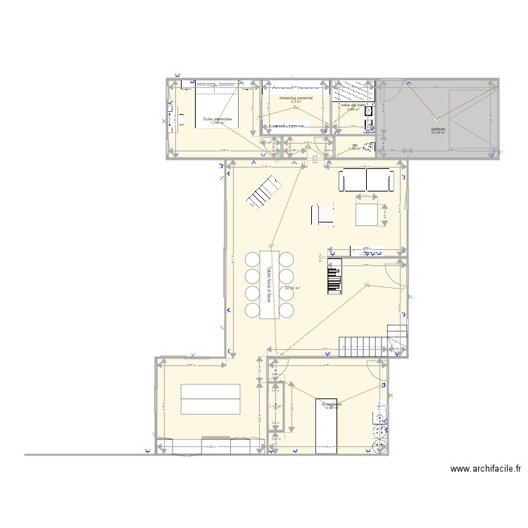 RDC. Plan de 8 pièces et 141 m2