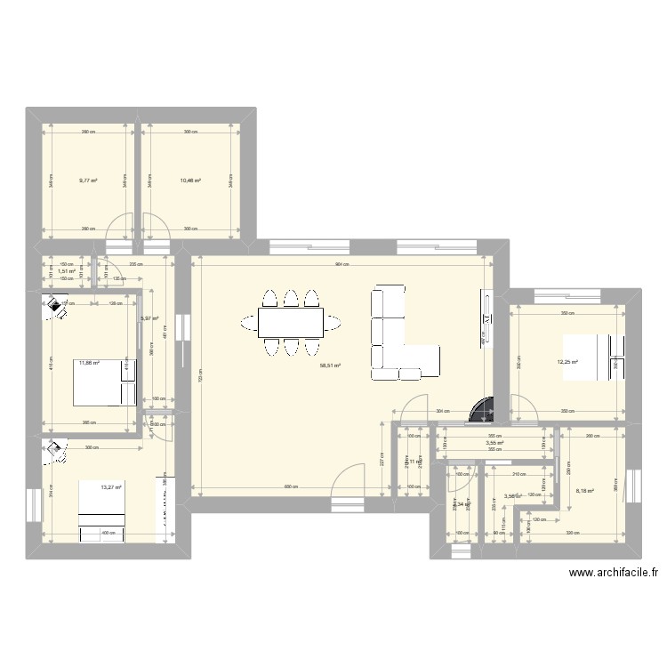 plein pied. Plan de 13 pièces et 143 m2