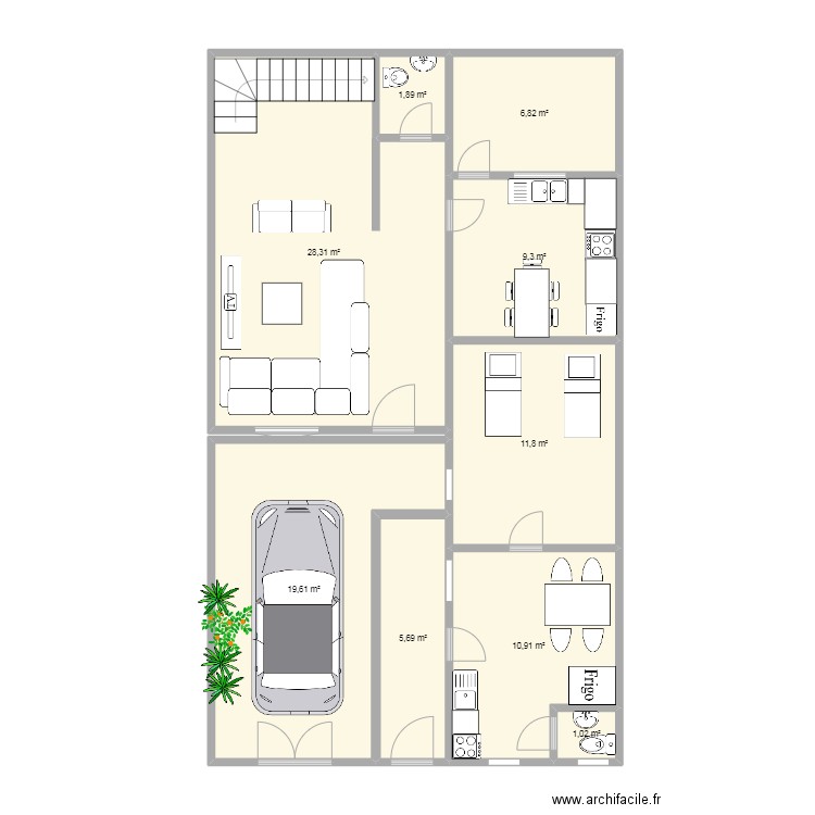 RDC. Plan de 9 pièces et 95 m2