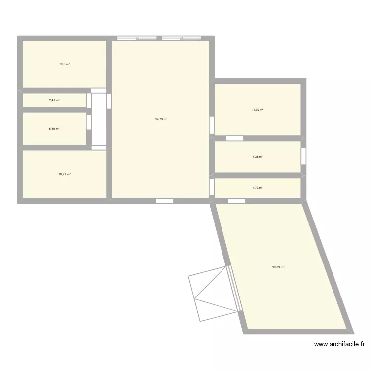 la chapelle. Plan de 9  et 124 m²