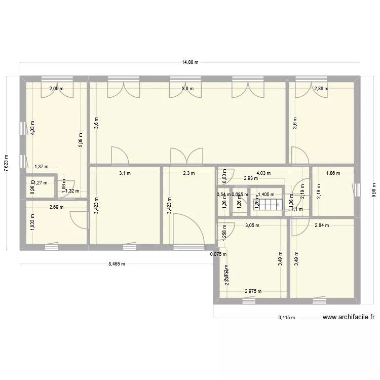 RDC. Plan de 14 Pièces et 111 m²