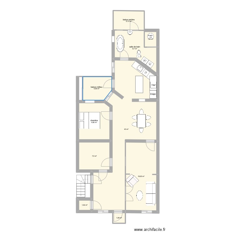 appartement. Plan de 10 pièces et 103 m2
