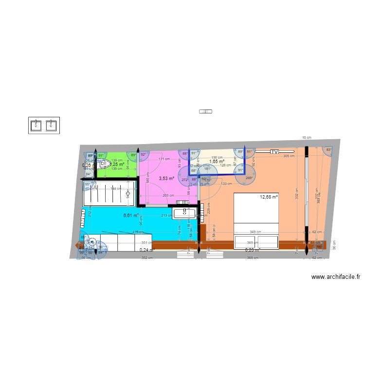 étage duplex. Plan de 9 pièces et 27 m2