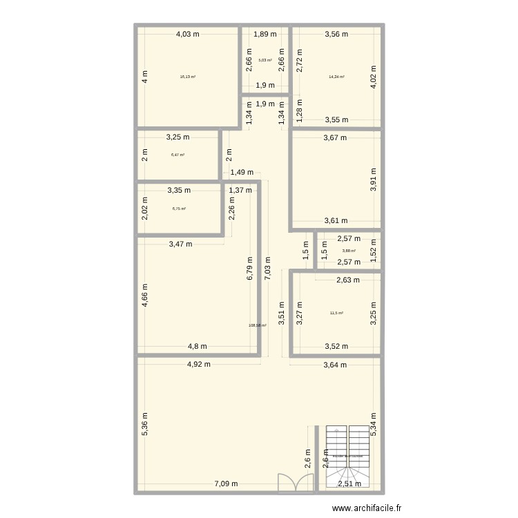 construction. Plan de 8 pièces et 173 m2