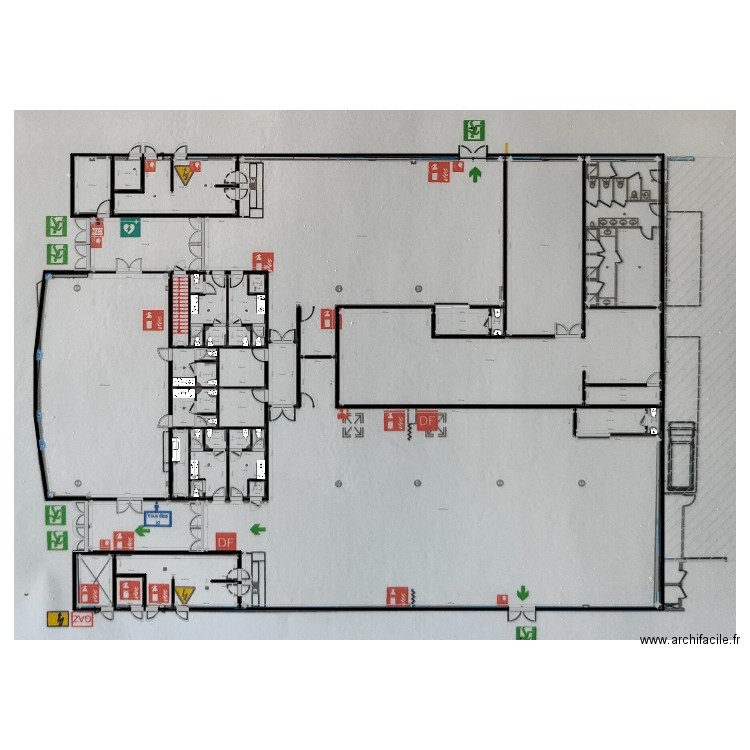 MFFVEVRDC. Plan de 44 pièces et 1378 m2