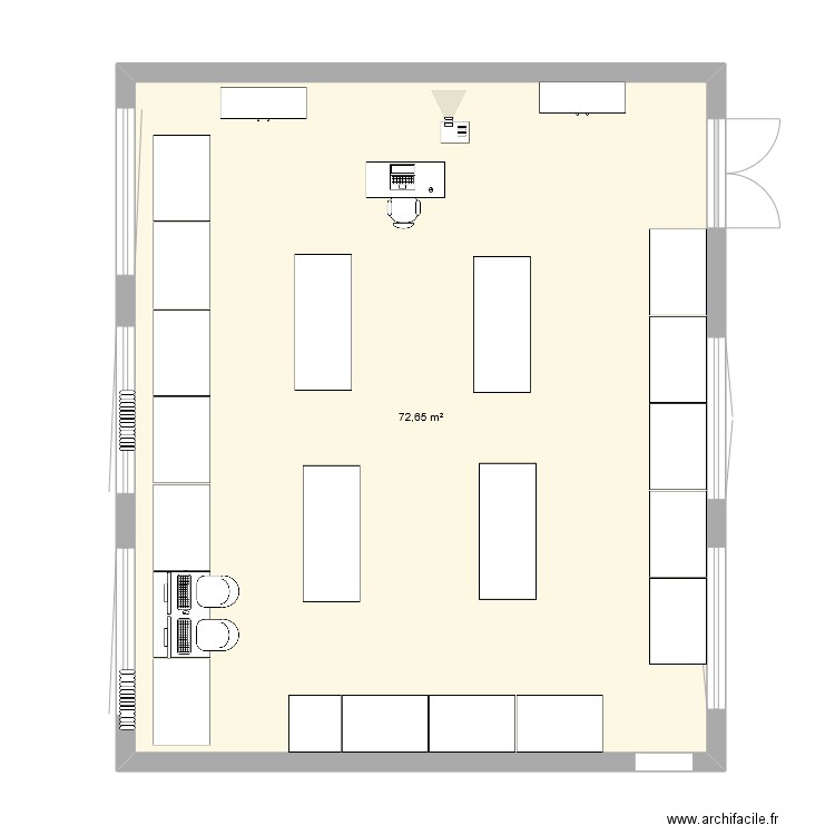salle techno. Plan de 3 pièces et 190 m2