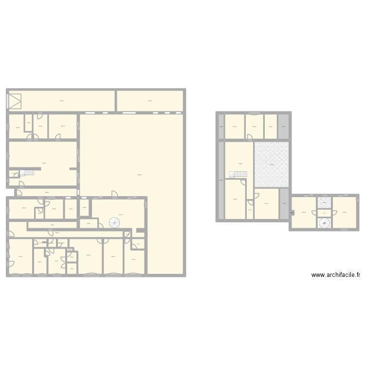 Bâtiment Est. Plan de 51 pièces et 1008 m2