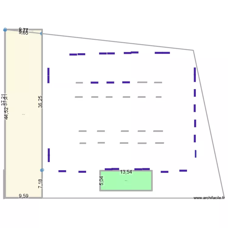 March&eacute;. Plan de 4  et 495 m²
