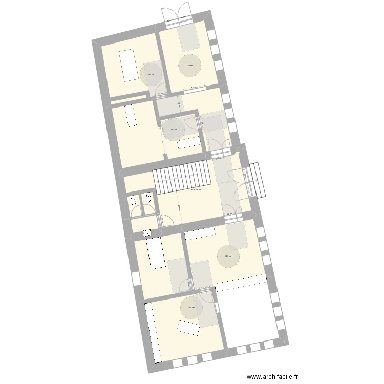 sanitaires avant travaux. Plan de 12 pièces et 147 m2