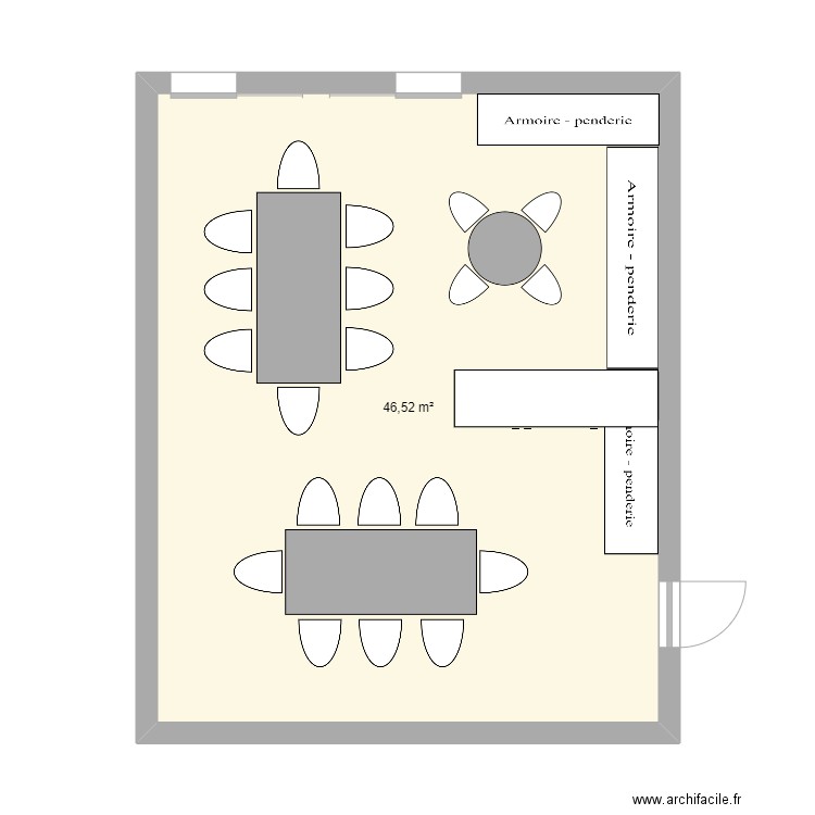 Salle à manger table longue. Plan de 1 pièce et 47 m2