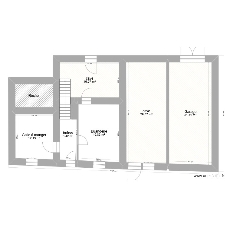Maison Avant. Plan de 20 pièces et 244 m2