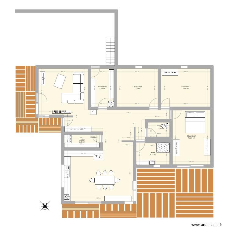 Plain pied. Plan de 8 pièces et 135 m2