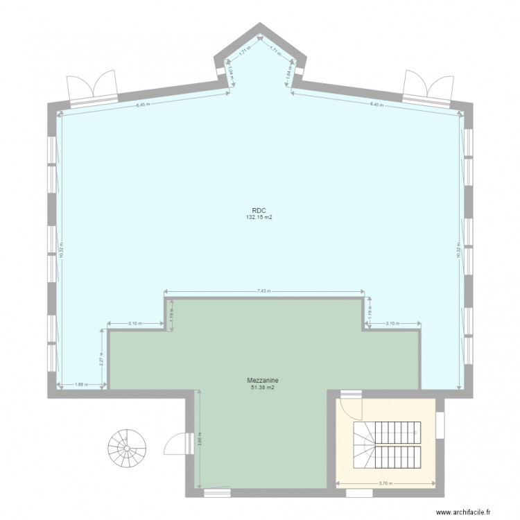 synagogue. Plan de 3 pièces et 196 m2
