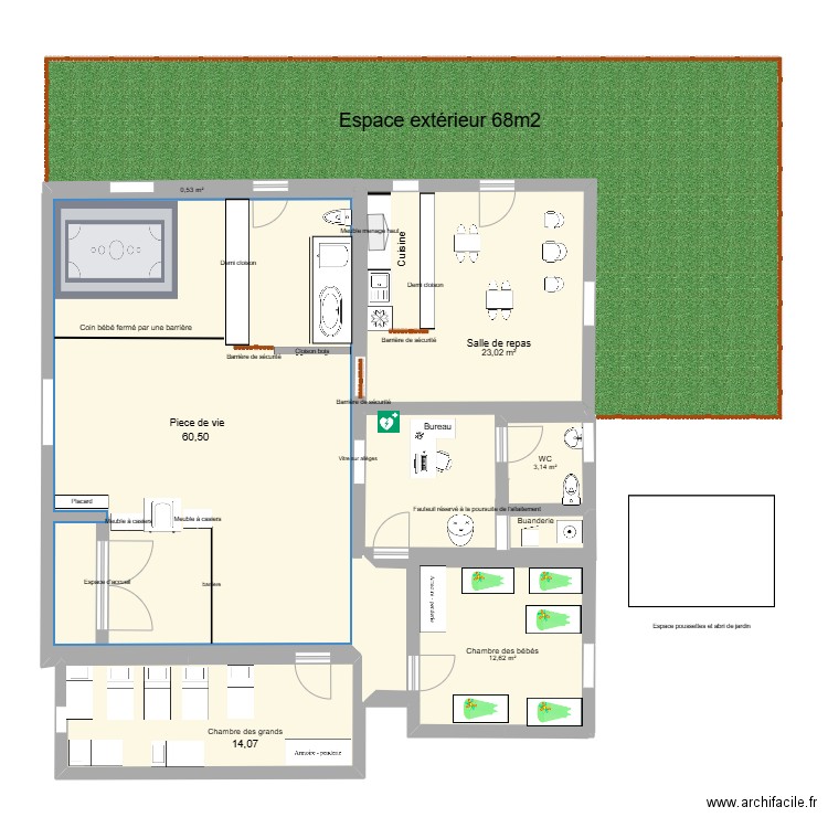 Micro-crèche. Plan de 8 pièces et 132 m2