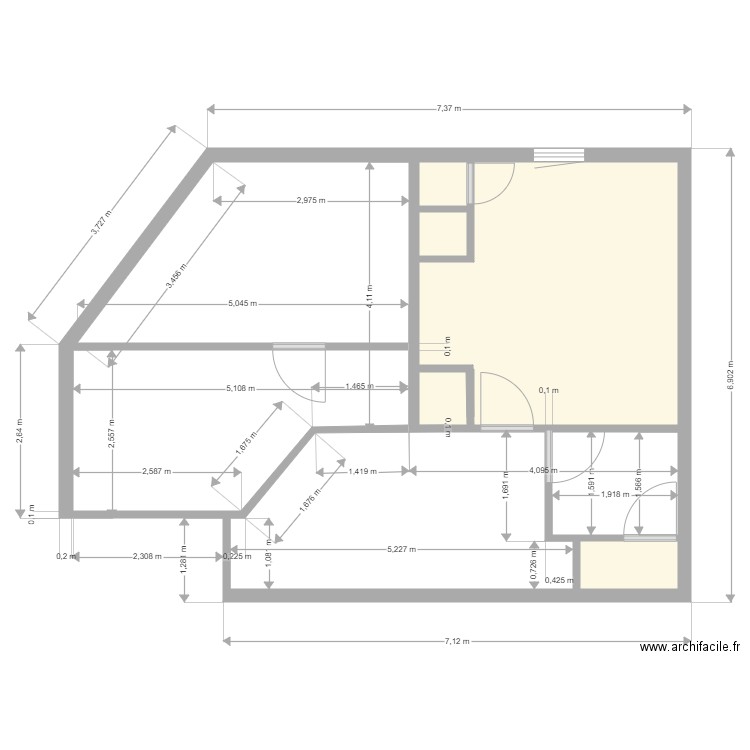 R1 M. Plan de 5 pièces et 16 m2
