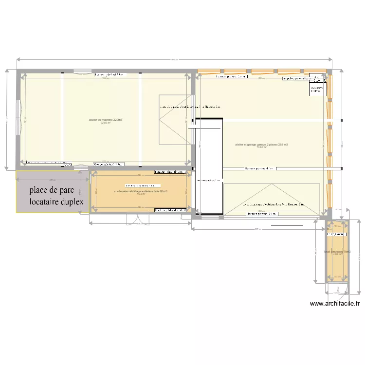 atelier et garage avec d&eacute;p&ocirc;t de stockage . Plan de 