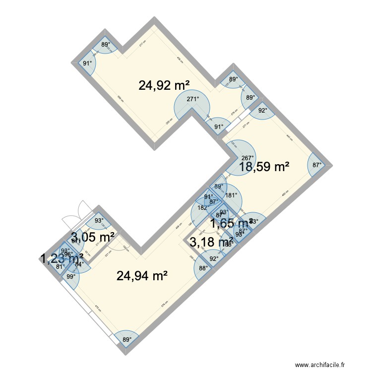 Plan 14 Appart + Cour. Plan de 7 pièces et 78 m2
