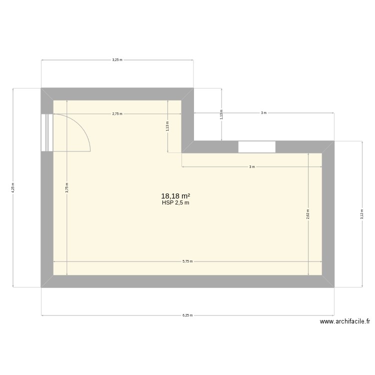 Petit local à aménager. Plan de 1 pièce et 18 m2