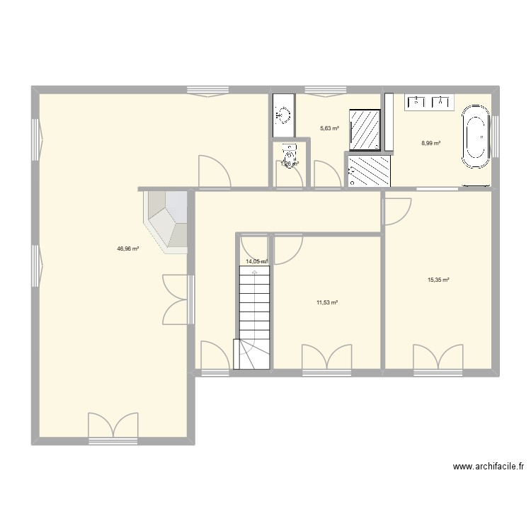 rdc. Plan de 7 pièces et 104 m2