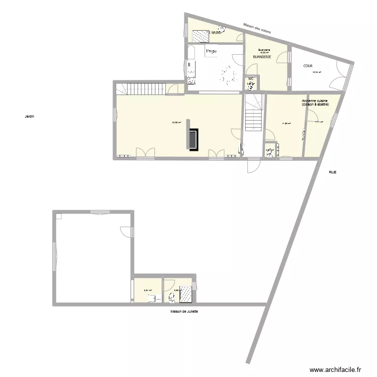 Maison Joigny extension projet arriere-maison avec cuisine au centre. Plan de 