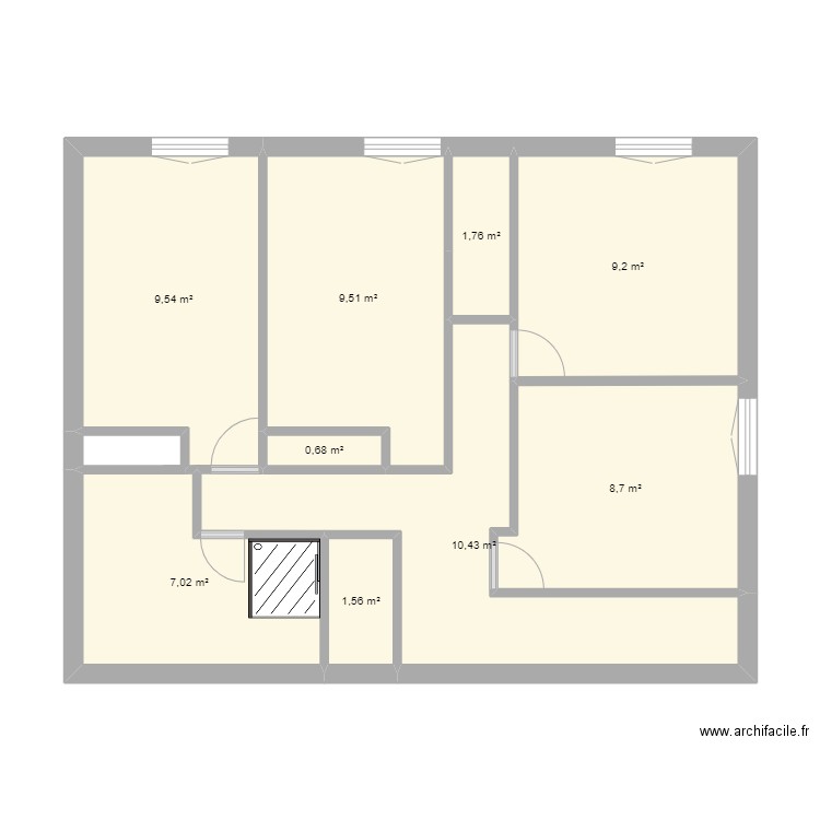 salin rouet. Plan de 9 pièces et 58 m2