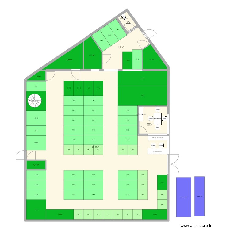 Box a louer. Plan de 9 pièces et 250 m2