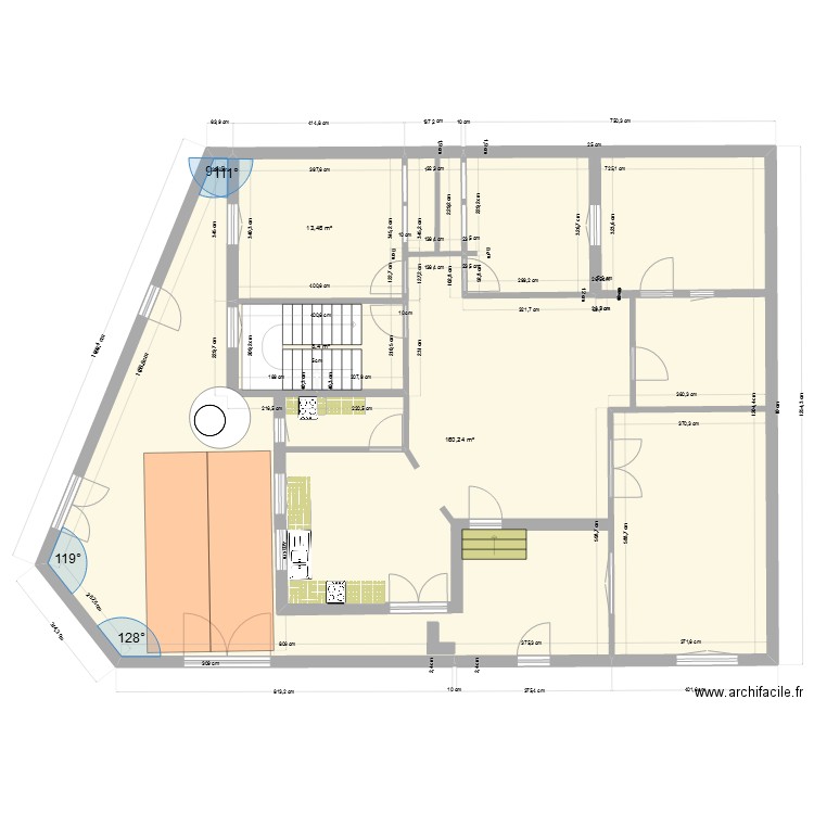 nasro demolition. Plan de 3 pièces et 182 m2