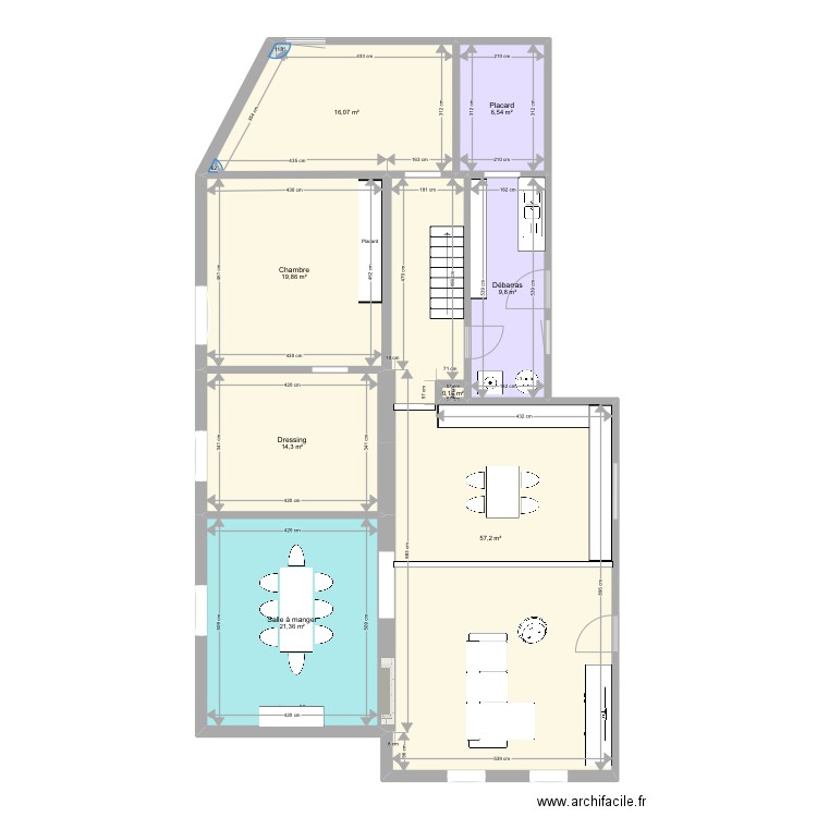 Maison après travaux. Plan de 8 pièces et 145 m2