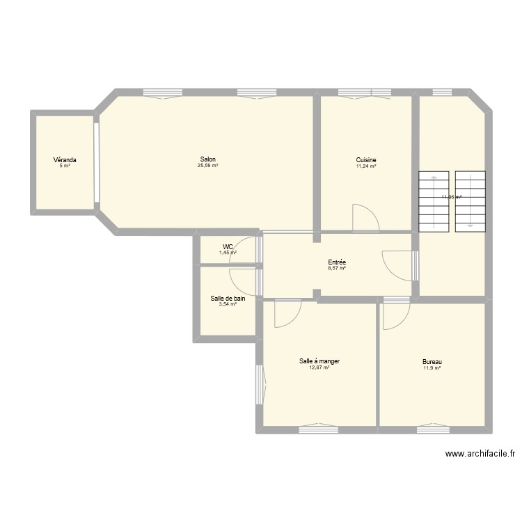 Maison. Plan de 9 pièces et 92 m2