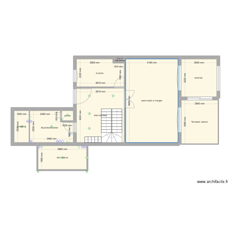 RDC. Plan de 10 pièces et 91 m2
