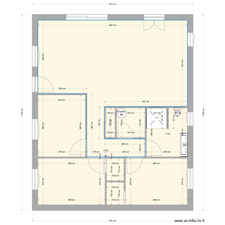 RDC. Plan de 9 pièces et 90 m2