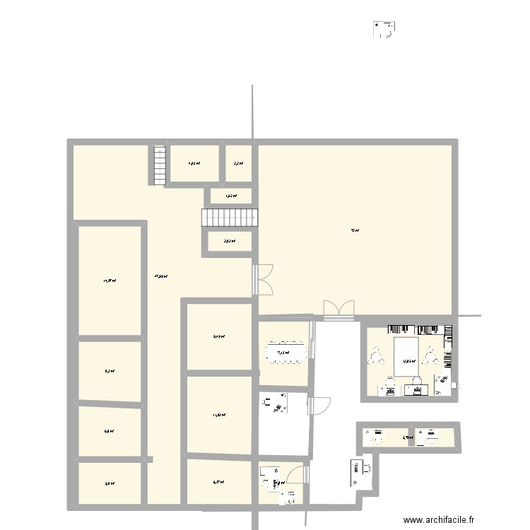 rdc. Plan de 17 pièces et 220 m2