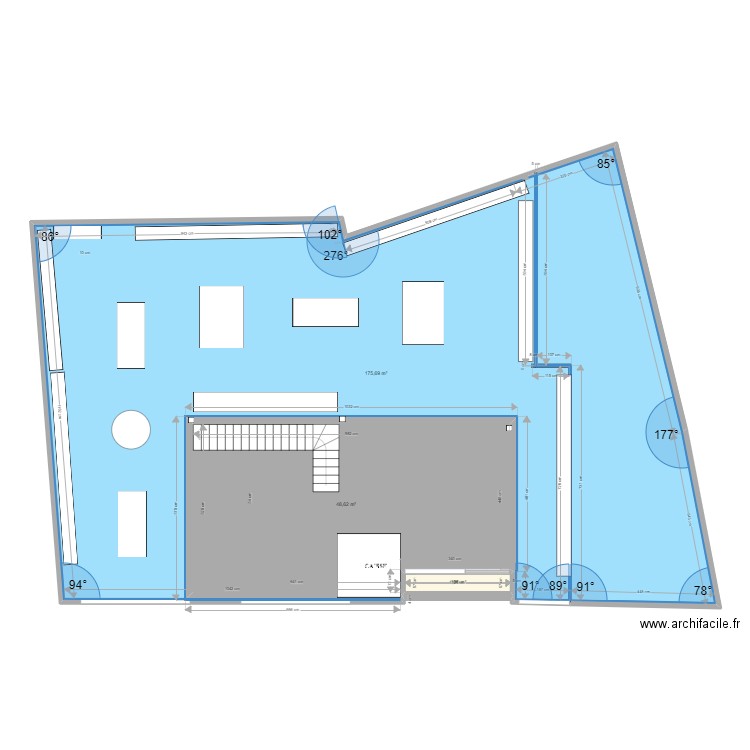 op mag étage. Plan de 3 pièces et 226 m2