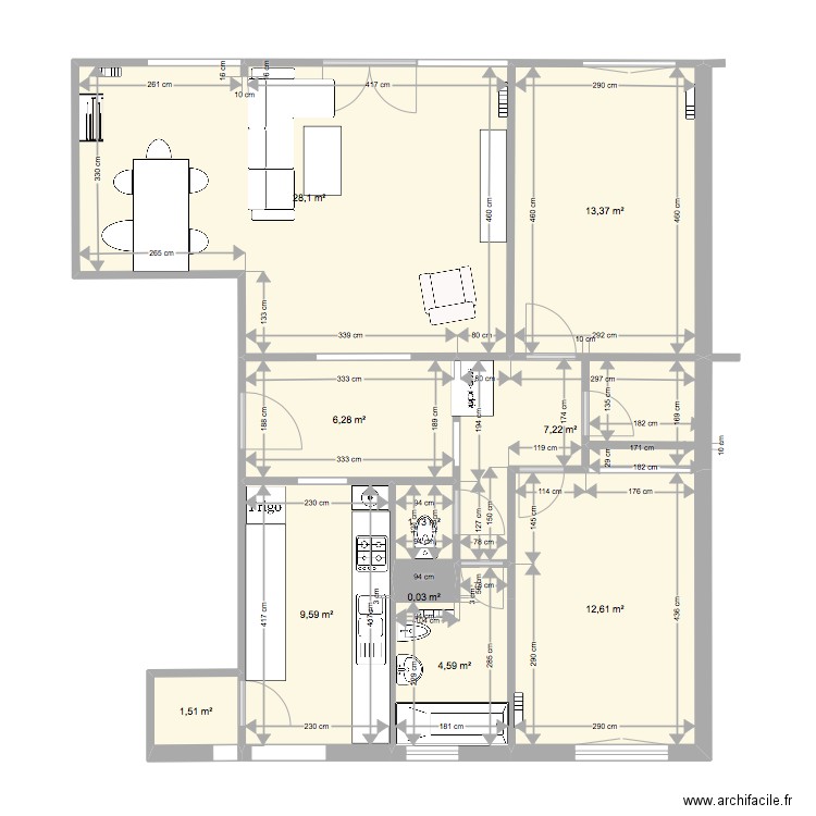 chaude. Plan de 10 pièces et 84 m2