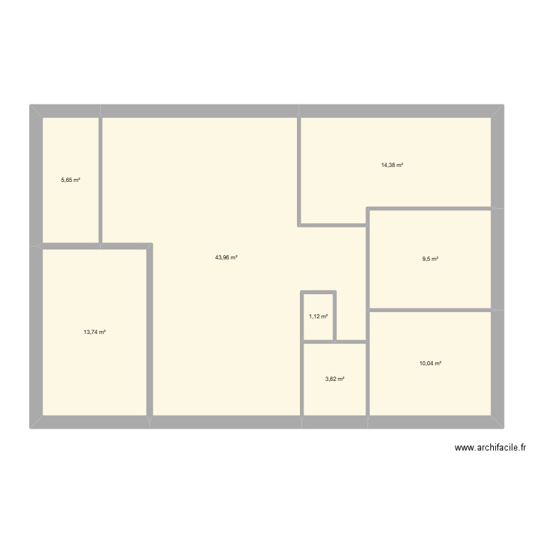 Maison. Plan de 8 pièces et 102 m2