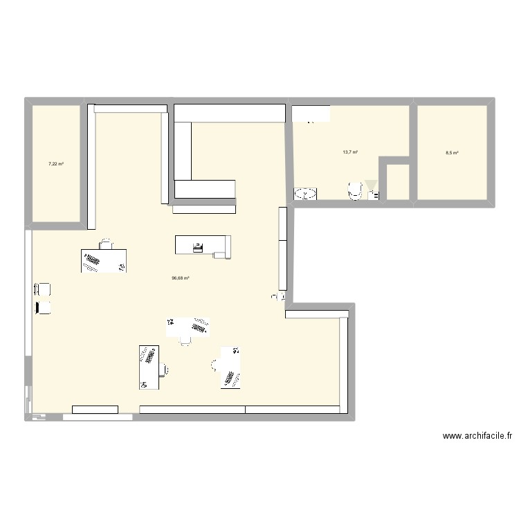 Magasin. Plan de 4 pièces et 126 m2