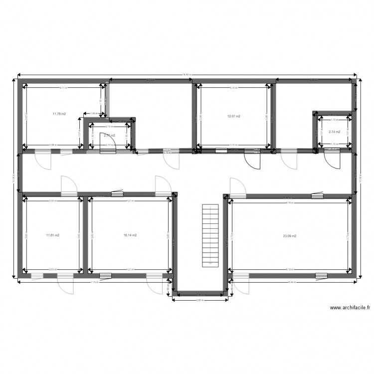 1er etage. Plan de 7 pièces et 80 m2