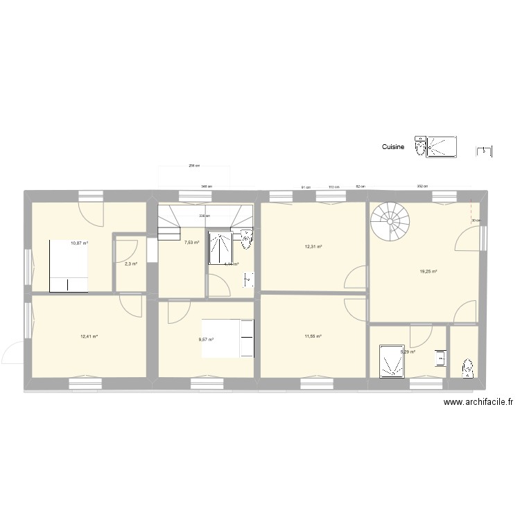MAISON DE FAMILLE 2 appartements duplex. Plan de 20 pièces et 185 m2